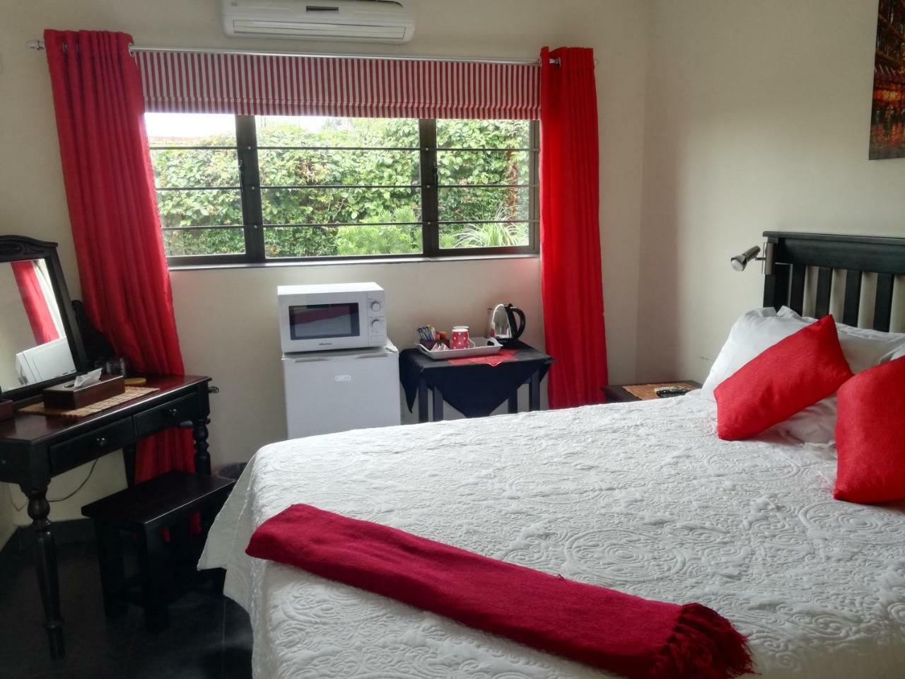 Avalon Guest House Amanzimtoti Esterno foto