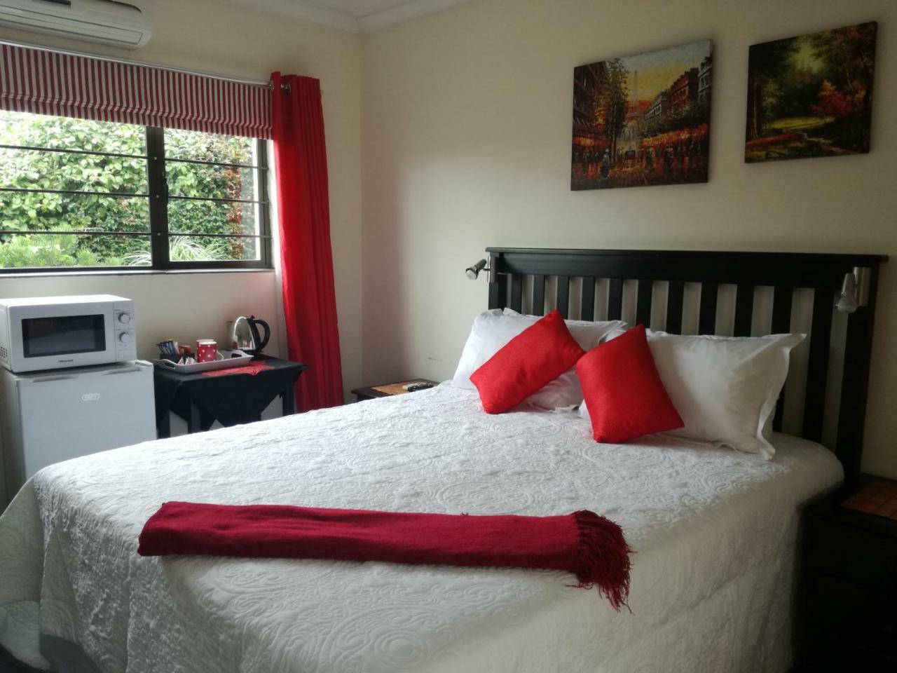 Avalon Guest House Amanzimtoti Esterno foto