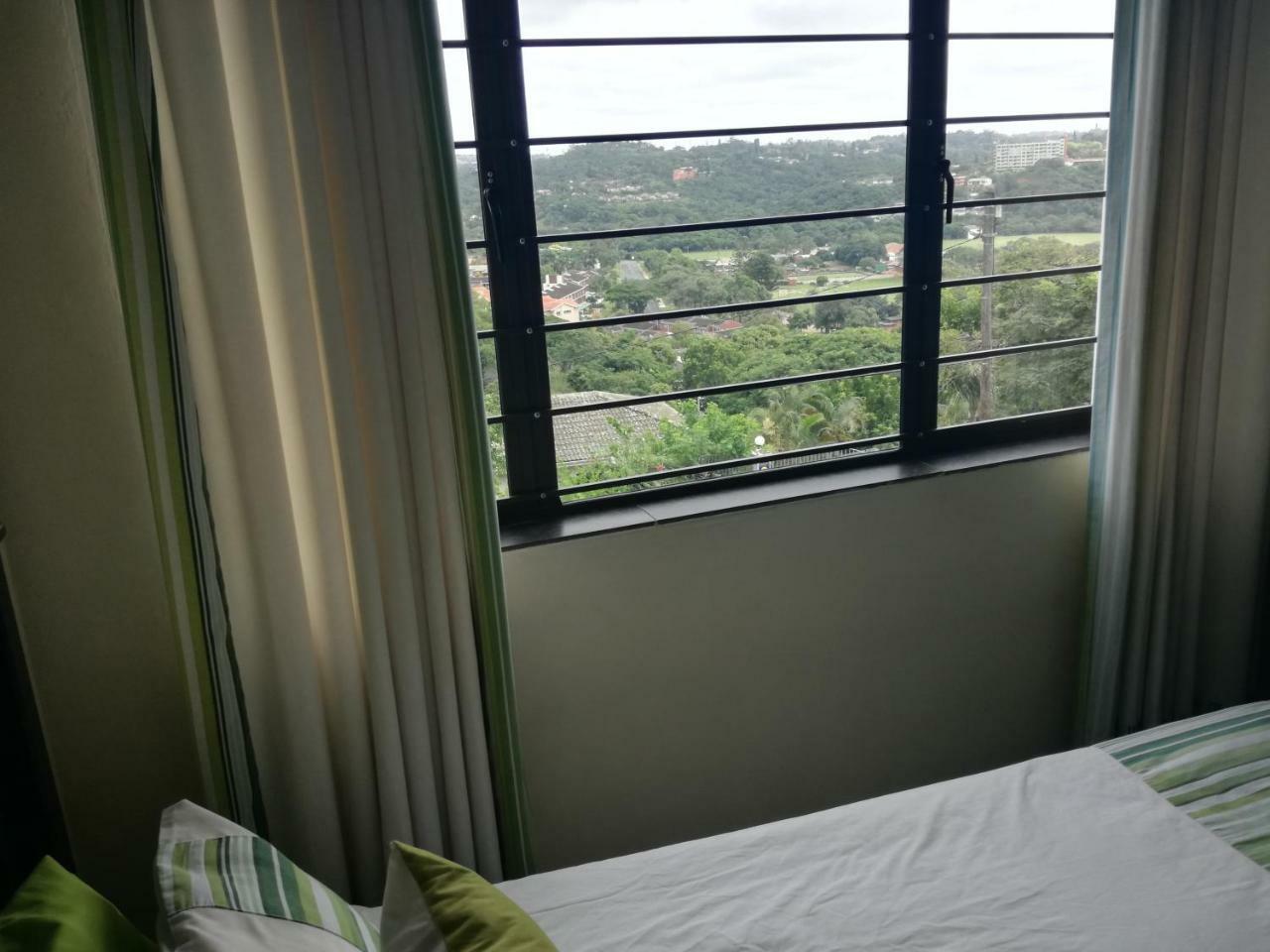 Avalon Guest House Amanzimtoti Esterno foto